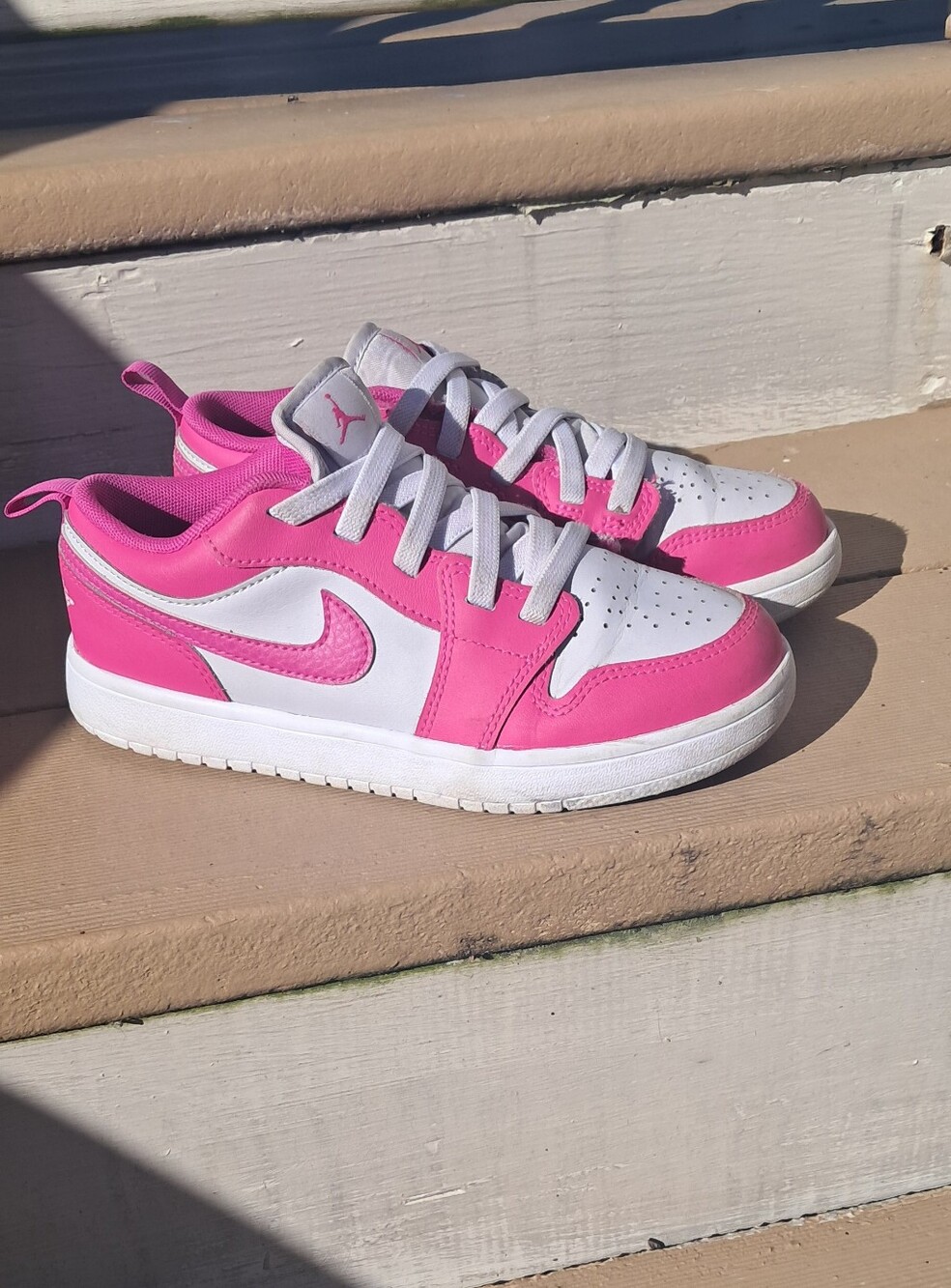 Nike Kids Pink and White Low-Top Sneakers